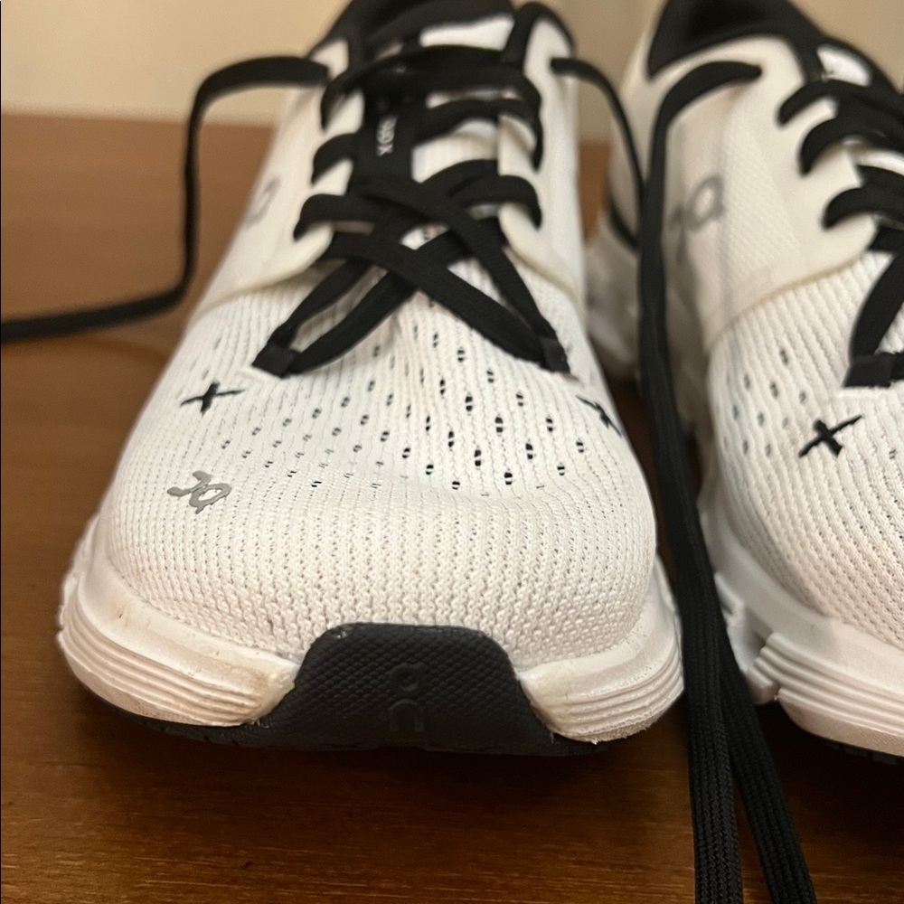 On Cloud X 4 Sneaker White/Black, 7 - Picture 8 of 12